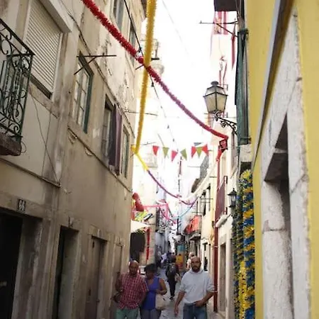 Sweet Alfama, 1 *